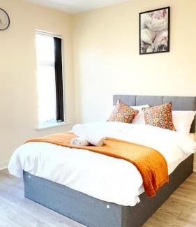 Salford House | Entire 3 Bedroom House, Salford 60