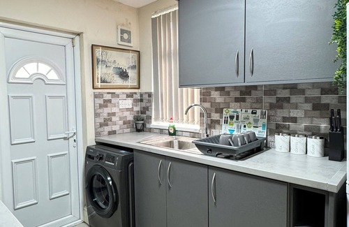 Salford Apartment | Entire 3 Bedroom House, Salford