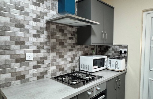 Salford Apartment | Entire 3 Bedroom House, Salford