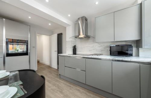 Canning Town Apartment | Entire 3 Bedroom House in London - Canning Town, City Airport, London ExCel