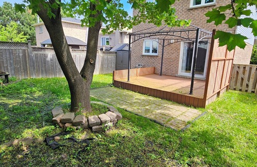 Richmond Hill House | Entire 3BR Home in Richmond Hill w/Finished Basement, Jacuzzi & Parking