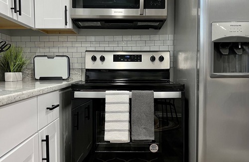 Clarksville House | Entire- 3BR Stylish and Cozy Home - 10 min from post and downtown