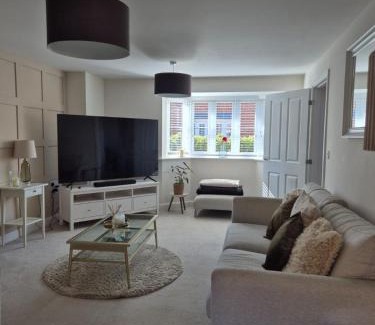 Brackley House | Entire 4 Bed House for Silverstone F1