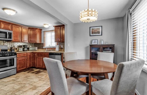 North Buffalo House | Entire 4 bedroom 2 bathroom House in North Buffalo with Free Driveway Parking