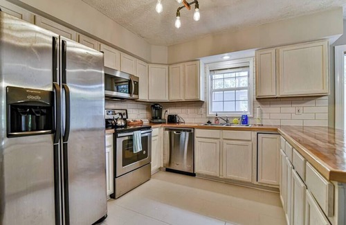 Oakley House | Entire 4 bedroom house, indoor hot tub, fire pit