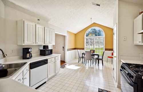 Lawrenceville House | Entire 4Bd/2BT Hm in Lawrenceville 2mi to Mall of GA