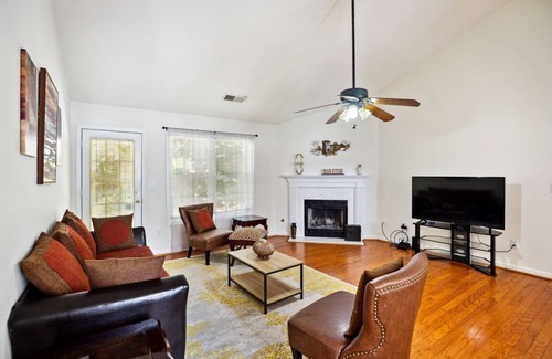 Lawrenceville House | Entire 4Bd/2BT Hm in Lawrenceville 2mi to Mall of GA