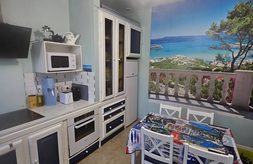 Ensues-la-Redonne Apartment | Entire apartment 200 meters from the seaside Au BleuRivage