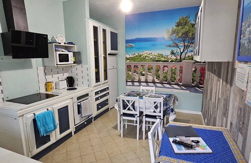 Ensues-la-Redonne Apartment | Entire apartment 200 meters from the seaside Au BleuRivage