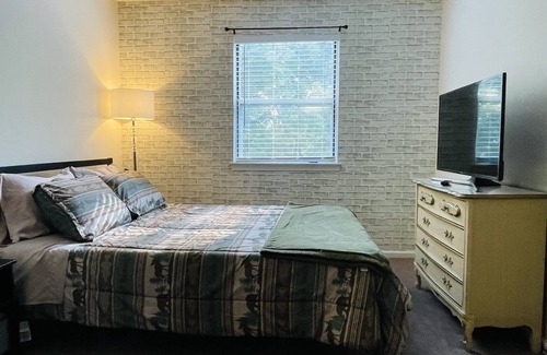 Primos Secane Apartment | Entire Apartmen-2 Bedroom Philadelphia Suburbs