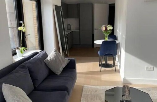 Syon Apartment | Entire Apartment in Brentford, west London.