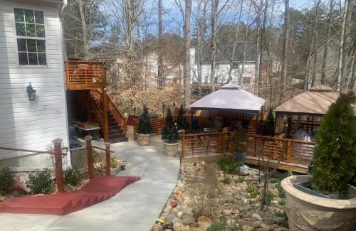 Lithonia House | Entire Apartment Suite family singles Couples Nurses dinners business meetings