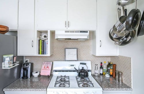 North Hollywood Apartment | Entire APT: laundry+parking+kitchen+Wi-fi+AC+Outdoor Patio