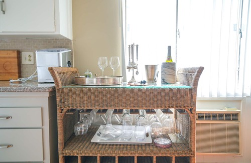 North Hollywood Apartment | Entire APT: laundry+parking+kitchen+Wi-fi+AC+Outdoor Patio
