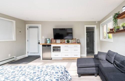 Waterloo Apartment | ENTIRE BACHELOR UNIT EN-SUITE UPTOWN WATERLOO - e4