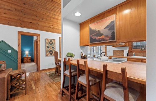 Branson West Cabin | Entire Cabin - Sunroom - Resort Amenities - Near Silver Dollar City