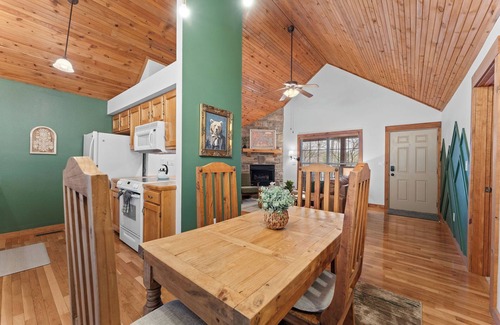 Branson West Cabin | Entire Cabin - Sunroom - Resort Amenities - Near Silver Dollar City