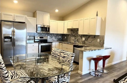 Welby Condo | Entire Condo Free Parking 14 mins to DT Denver