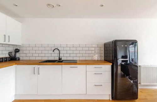 Woodingdean House | Entire Contemporary 4 Double Bed House Brighton