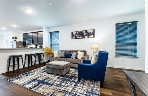Conroe House | Entire Couzy House - New House w/pool
