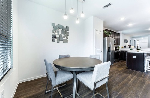 Conroe House | Entire Couzy House - New House w/pool