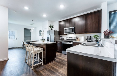 Conroe House | Entire Couzy House - New House w/pool