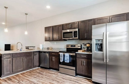 Clarksville House | Entire cozy modern 2 king-size beds townhome. Free WI-FI.