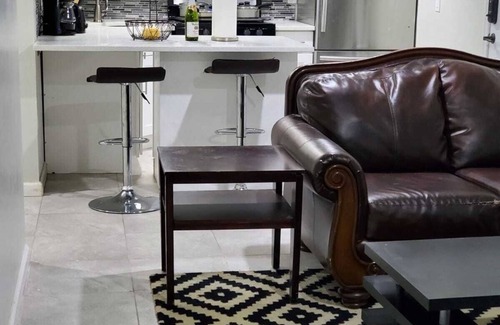 Queens House | Entire Cozy Home Away Apartment (Short Stay 3days message)