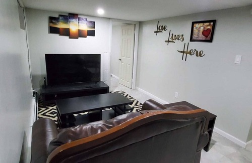 Queens House | Entire Cozy Home Away Apartment (Short Stay 3days message)