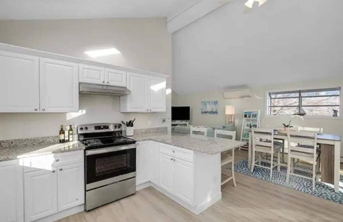 Hampton House | Entire Duplex - Family, Pet & Kid Friendly - River View Fire Pit - Backyard