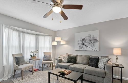 Quad Cities House | Entire Duplex — Sleeps 14 Minutes to Downtown