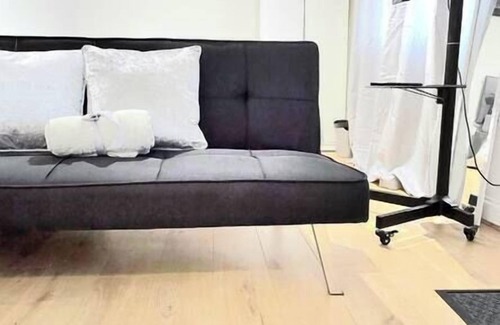 East Acton Apartment | Entire flat -7 mins London tube, Heathrow 30 mins.