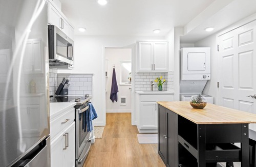 Lake Forest House | Entire Guest House - Lake Oswego