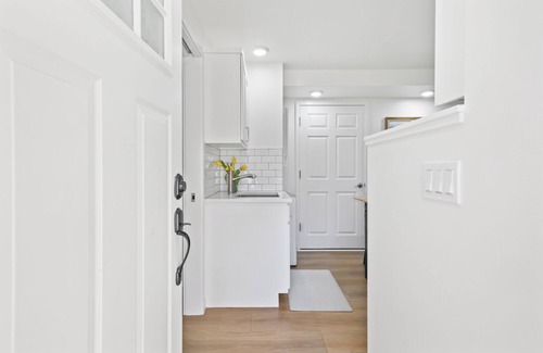 Lake Forest House | Entire Guest House - Lake Oswego