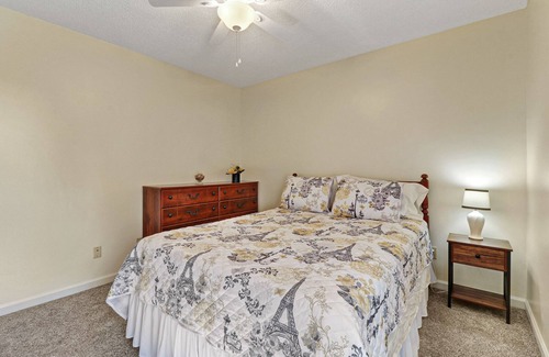 Olde Town Apartment | Entire guesthouse hosted by Jennifer 4 guests 2 bedrooms 2 beds 1 bath
