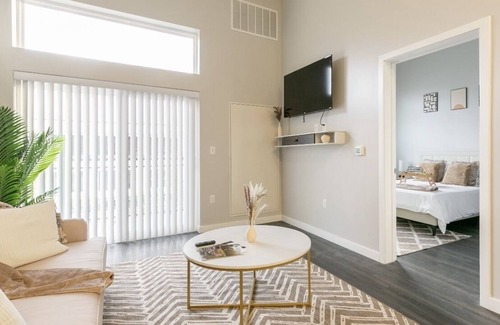 Stamford Apartment | Entire Harbor Point Apt Boho Style Free Parkin/Gym