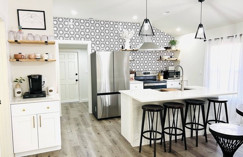 Knoxville Cottage | Entire Home 2 miles UTK, Neyland &Thompson Boiling