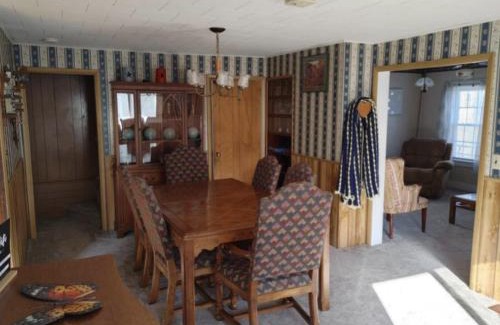 Canandaigua Apartment | Entire Home - 4 Bedroom - Canandaigua - Steps Off Downtown - Walking distance to Restaurants, Shops, Breweries & Pubs