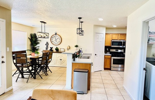 Westside House | Entire Home+Centrally Located+Near HWY+HotTub+FREE WIFI+Pet Friendly+Putt Putt