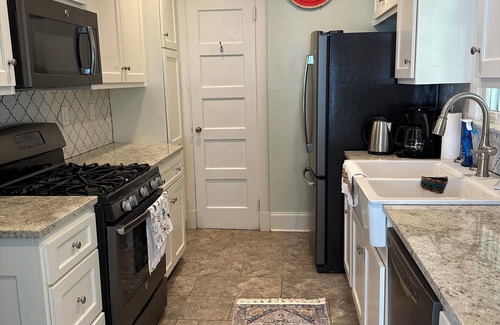 Marietta House | Entire home, charming 3-2 near the Marietta square!