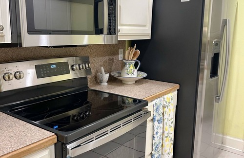 Jacksonville House | Entire Home Fully Furnished Super Clean, Close To Everything