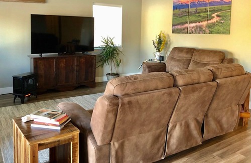 Billings House | *Entire home in gated community for extended stay*