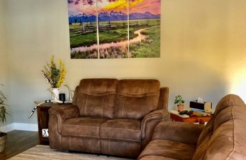 Billings House | *Entire home in gated community for extended stay*