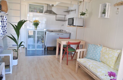 Noordwijk Ski Chalet | Entire Home. Light, cosy & comfy Chalet. Located 500m from the beach