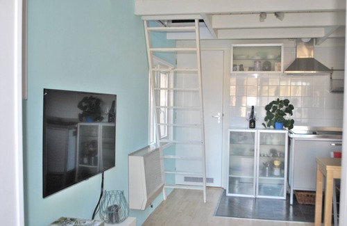 Noordwijk Ski Chalet | Entire Home. Light, cosy & comfy Chalet. Located 500m from the beach