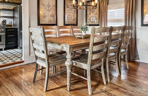 New Bern House | Entire Home, Located Downtown with easy walk to shopping and dining!