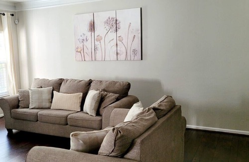 Greer House | Entire Home Near Downtown Greer, Free Parking, Privacy & Self Check-in