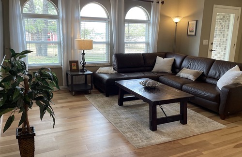 Parker House | Entire home on 3 acres w/ 4 bedrooms, 3 baths & office “Dog and human paradise”