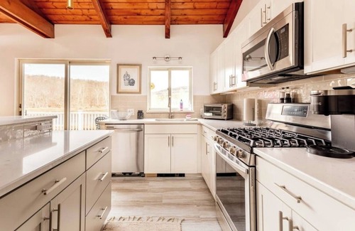 Rowland House | Entire Home on Delaware River! Hot Tub & Game Room!
