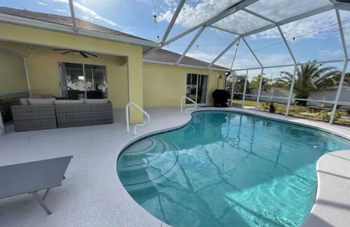 Fort Myers House | Entire home: Open & airy 2 bedroom home with pool